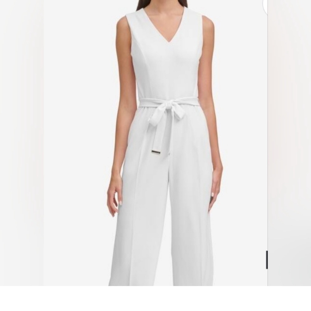 Tommy Hilfiger Ivory Sleeveless V-Neck jumpsuit.